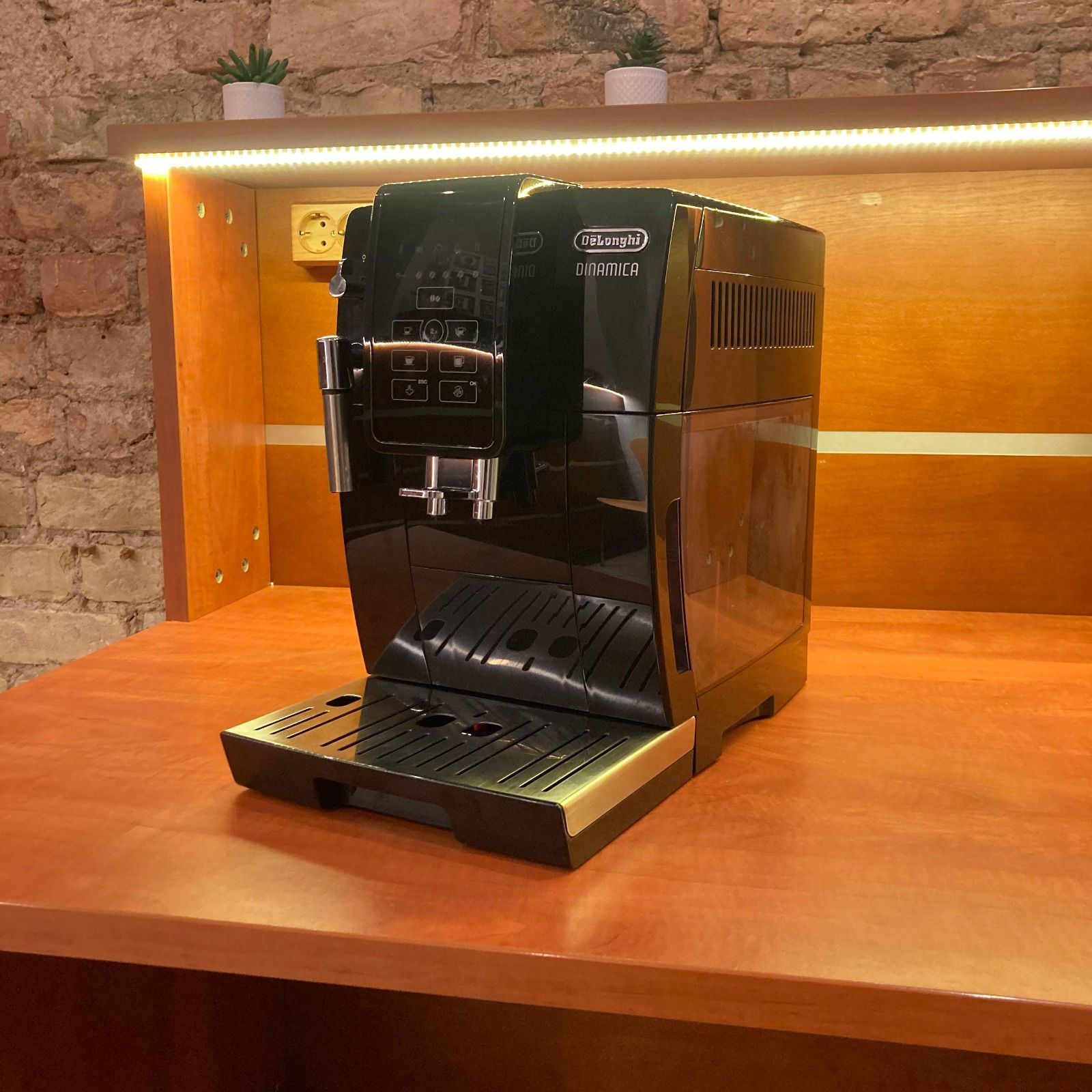 DeLonghi Dinamica ECAM353.15 200 euro